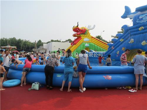 龙鲨嬉水乐园 气模玩具的夏日狂欢盛宴